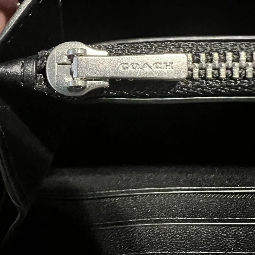 Coach Essential Slim Accordion Zip Wallet in black/silver - Picture 4 of 11